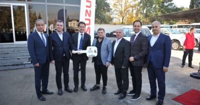 Anadolu Isuzu, Mehteroğlu Turizm’e Yeni D-Max 4X4 V Life Modeline Teslim Etti