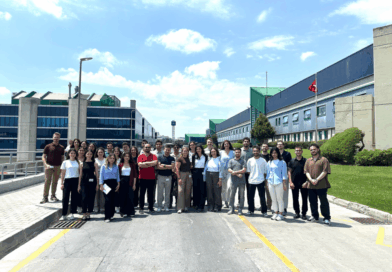Mercedes-Benz Türk Gençleri Geleceğe Hazırlıyor